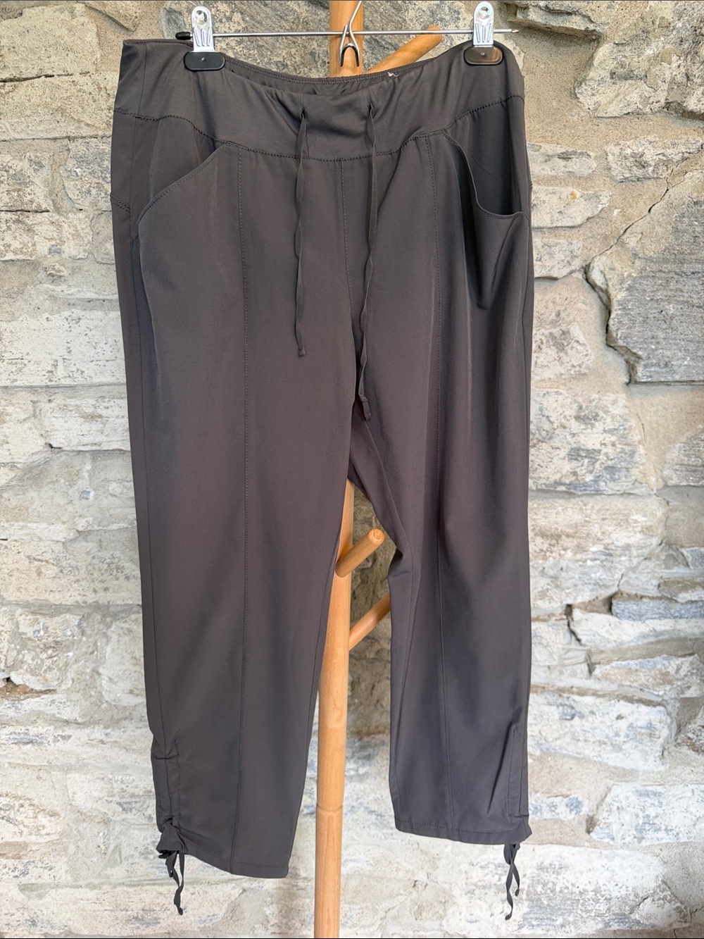 Drawstring Cropped Athleisure Pants